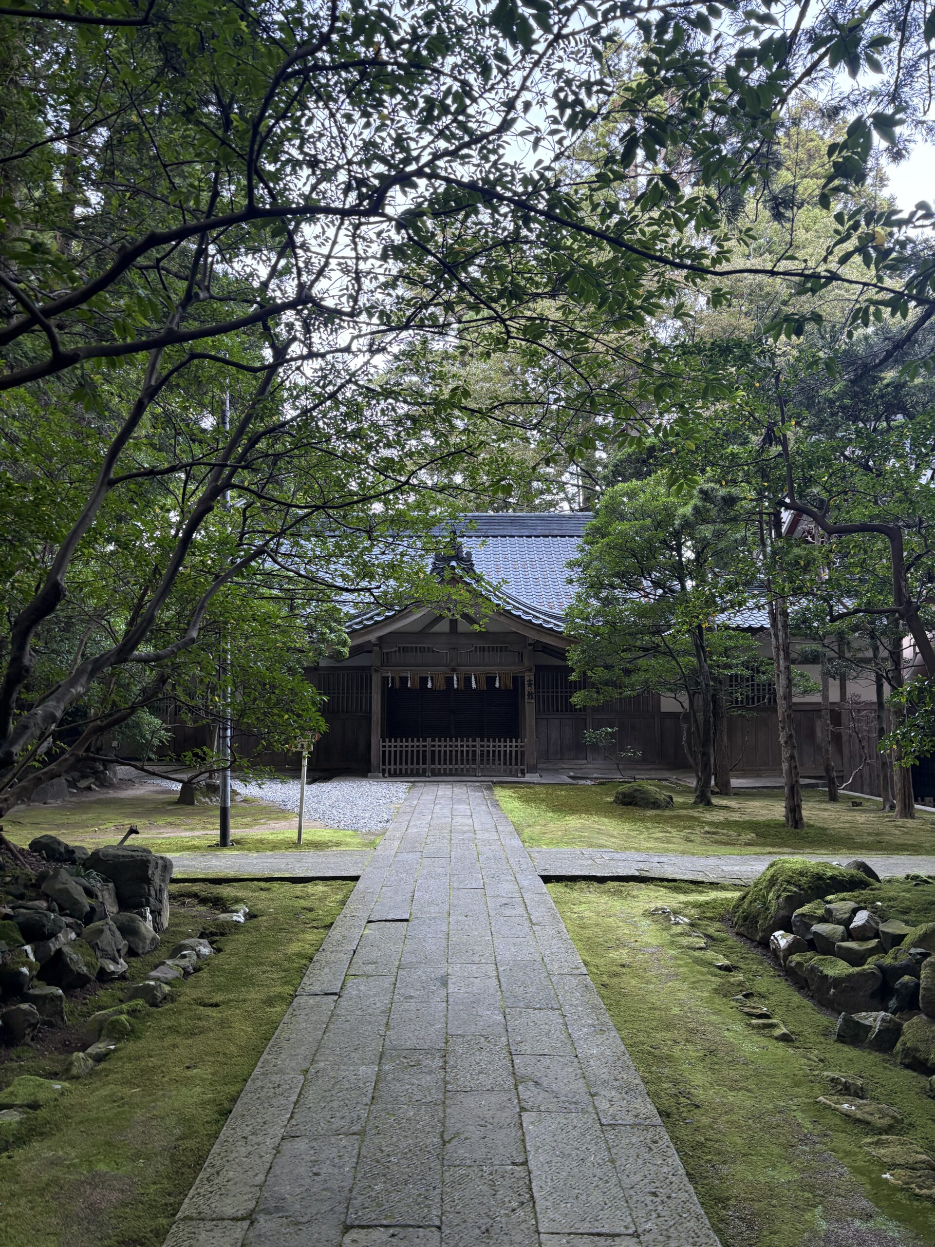 弥彦神社